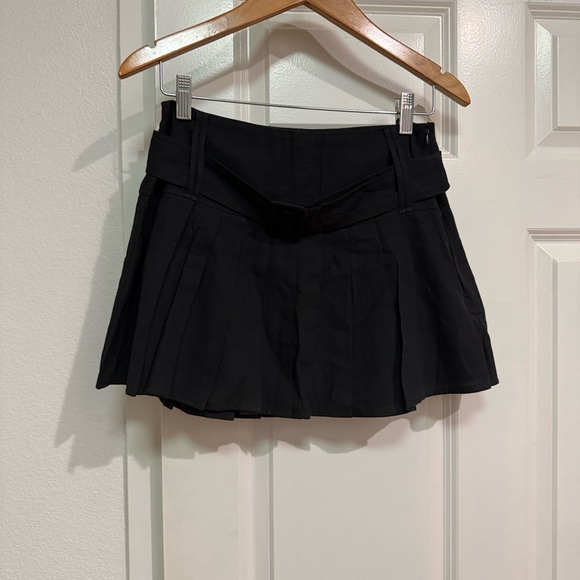 HYFVE Classic Black Garment - Picture 1 of 3